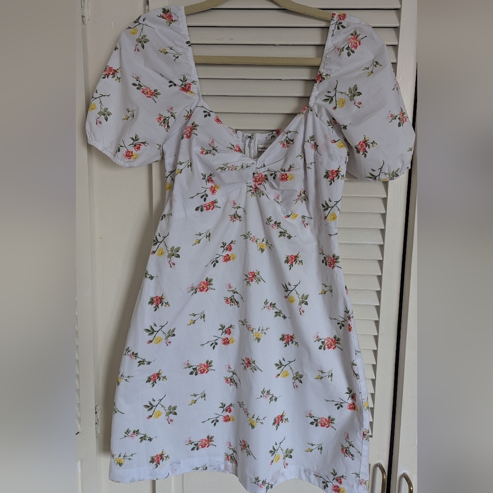 A & F Like-New White Floral Dress Size ST
